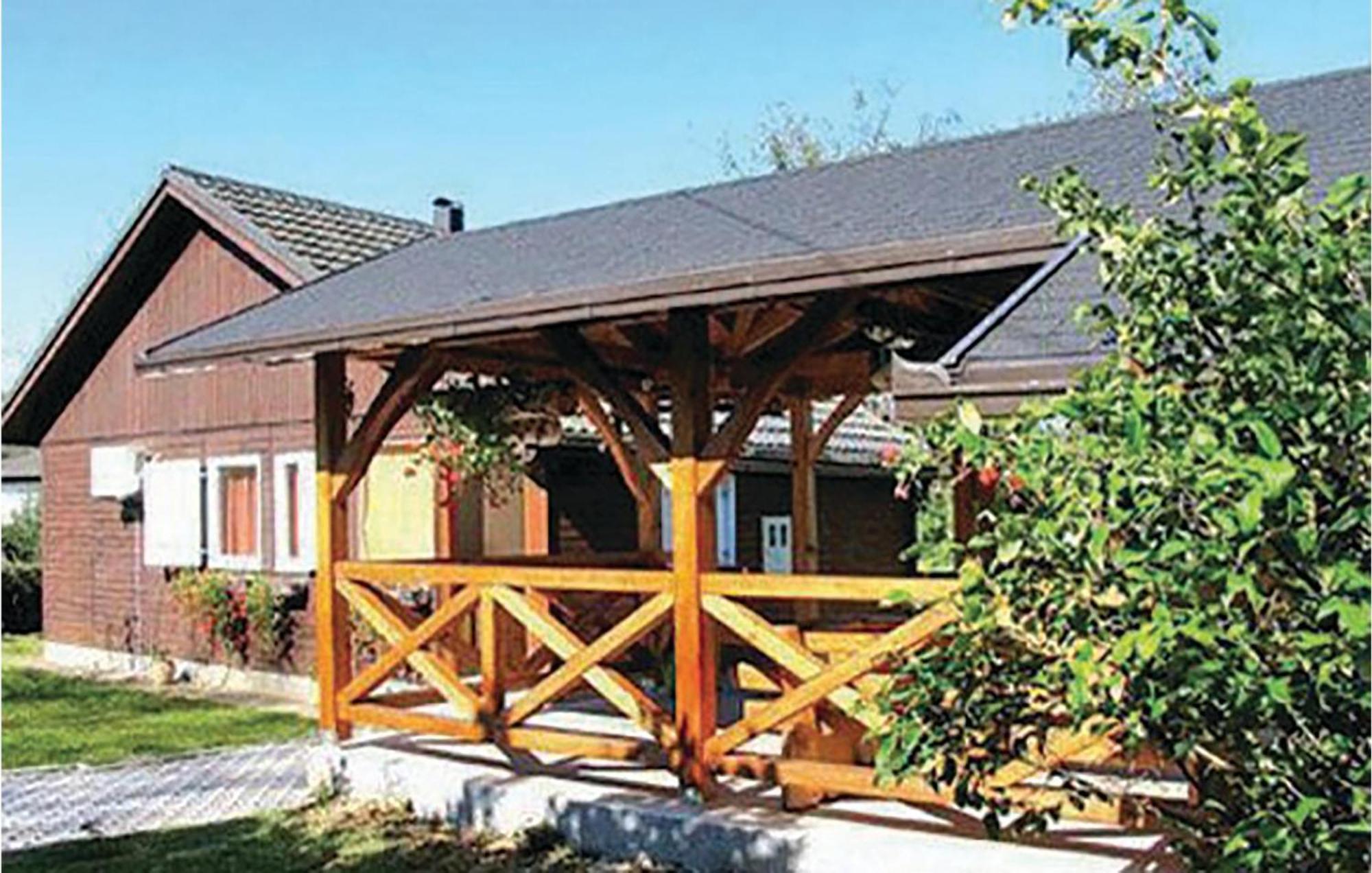 2 Bedroom Cozy Home In Bosiljevo מראה חיצוני תמונה